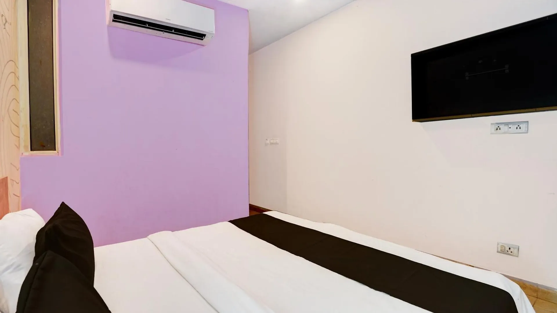 Hotel O Grand Luxury Delhi