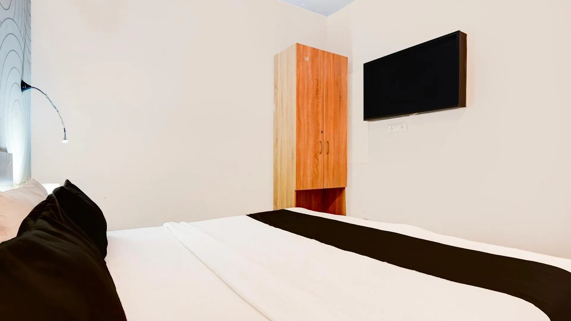 ****  Hotel O Grand Luxury Delhi  India